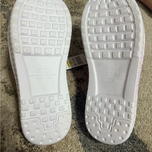 Pink Patterned Clogs Size 7/8 - Picture 2 of 2